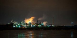 Znakowanie etykietami samoprzylepnymi w przemyśle.