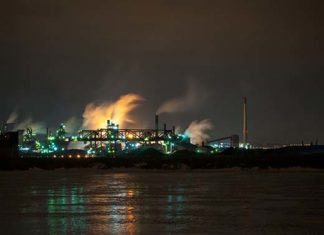 Znakowanie etykietami samoprzylepnymi w przemyśle.