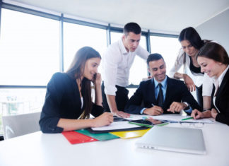 Jak wprowadzić monitorowanie czasu pracy pracownika do firmy?