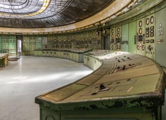 Ile zarabia inspektor w administracji publicznej?