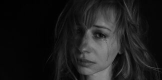 Kiedy facet płacze przy rozstaniu?