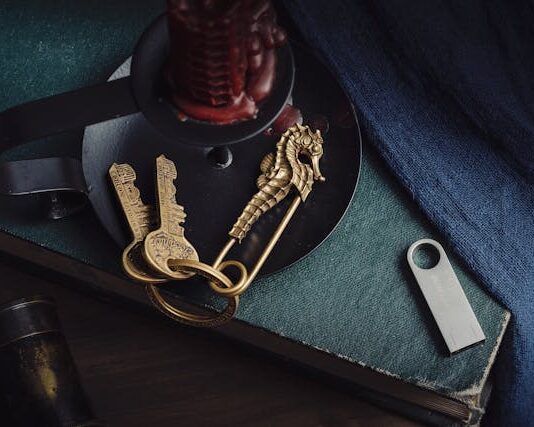 Breloki akrylowe z logo i czekoladki z logo firmy – jak tworzyć upominki, które wzmacniają wizerunek marki? brelok